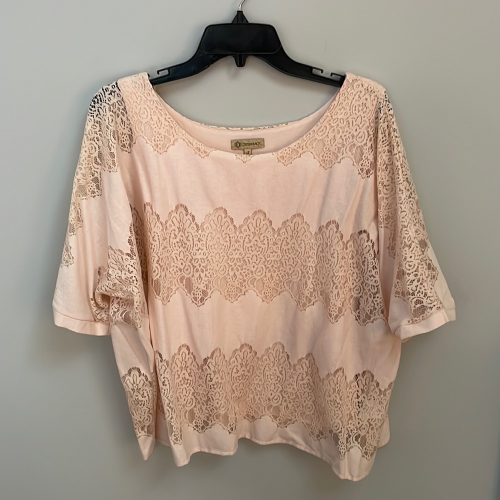 NWT Democracy short sleeve shirt with lace inlays, soft pink, size S